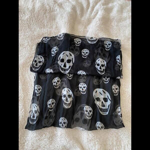 Skull scarf